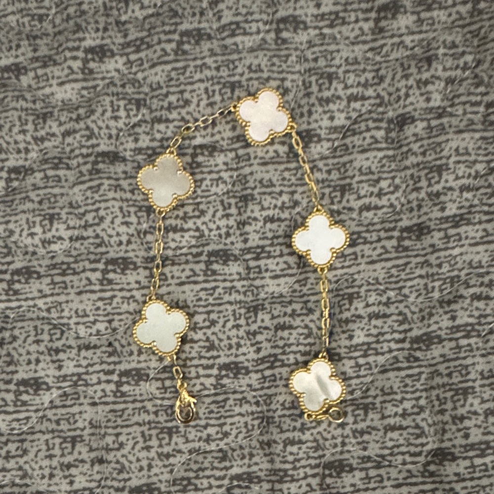 Elegant Gold and White Clover Bracelet
